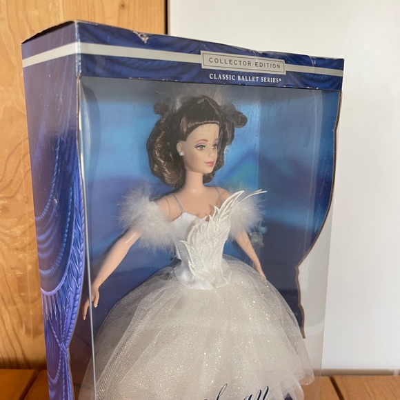 2001 Barbie Collector's Edition Swan Ballerina from Swan Lake - Picture 4 of 10